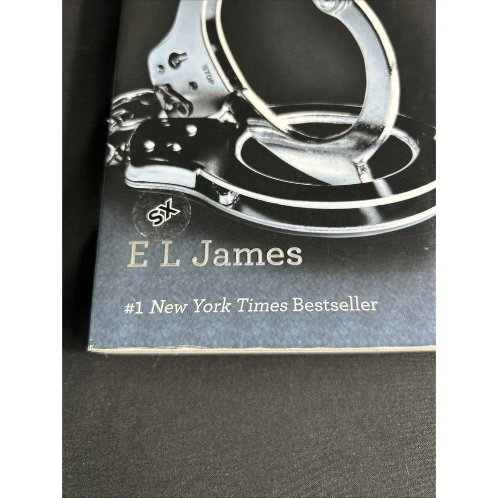 Fifty‎ Shades Freed : Book Three of the Fifty Shades Trilogy by E. L. James...
